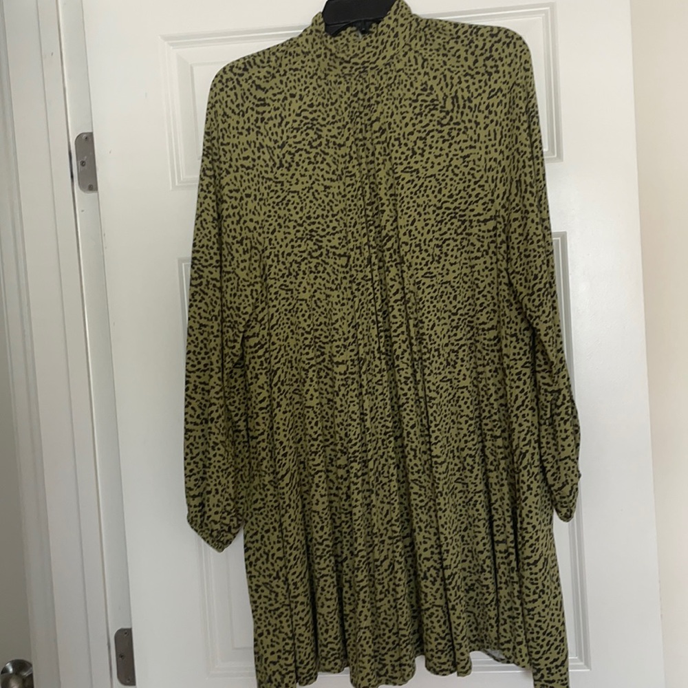 green polka dress, very comfortable especially if pregnant, long sleeves